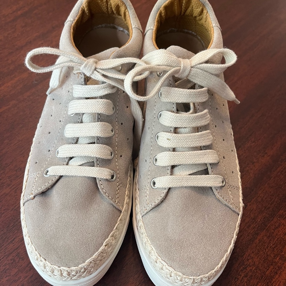 The Flexx Sneaker . High Tide . Size 8 Euro 39